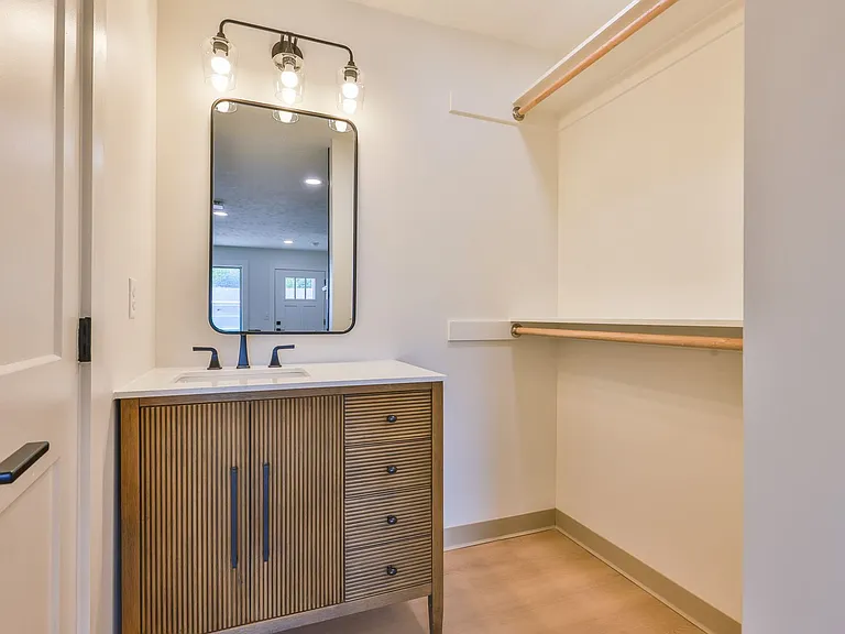 551 Elm St #4 — Photo 5