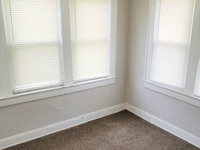 5524 Woodland Ave — Photo 3