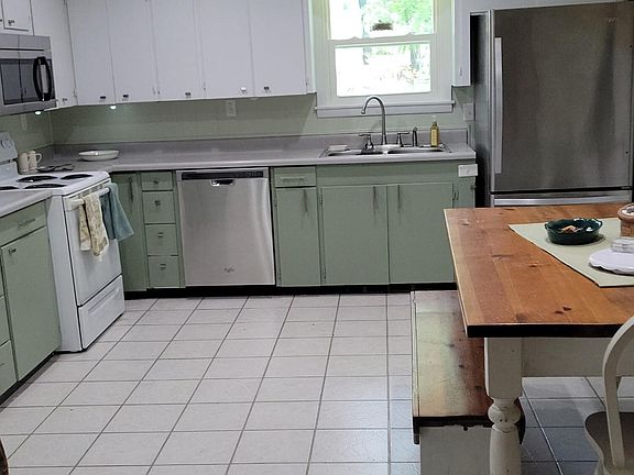 5th image of 818 Walnut Drive