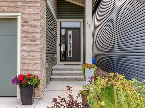 72 Wolf Hollow Vlg SE, Calgary, AB T2X 5K2