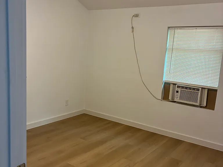 2825 Crenshaw Ave — Photo 3
