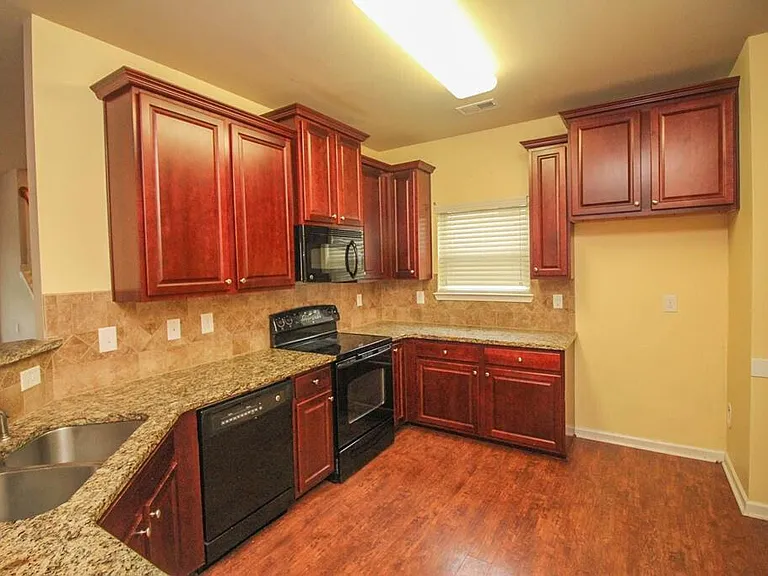 458 Lory Ln — Photo 10
