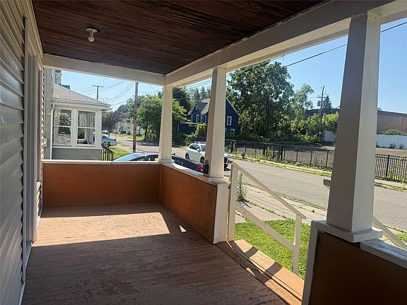 3rd image of 7 Hazel St
