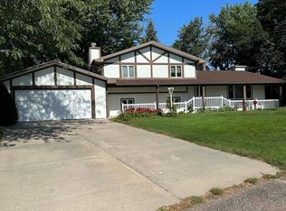 530 Ivy Hall Ct, Grand Island, NE 68801