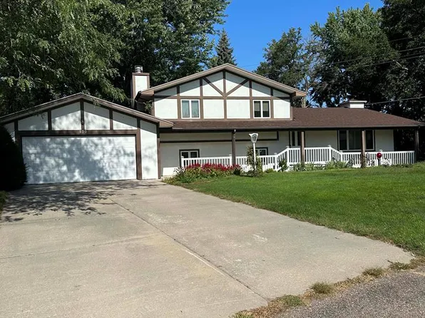 530 Ivy Hall Ct, Grand Island, NE 68801