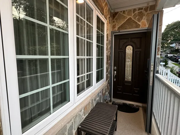 32 Scribner Avenue image 3 of 33
