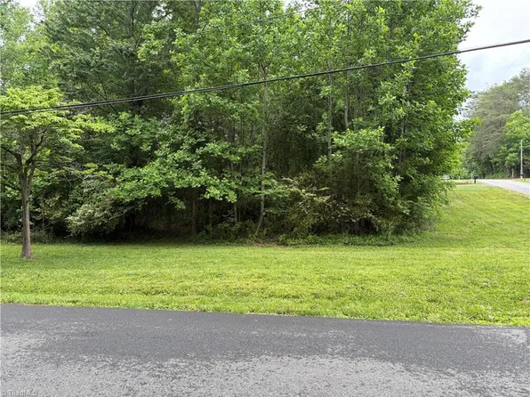 2 Center St, Jonesville, NC 28642