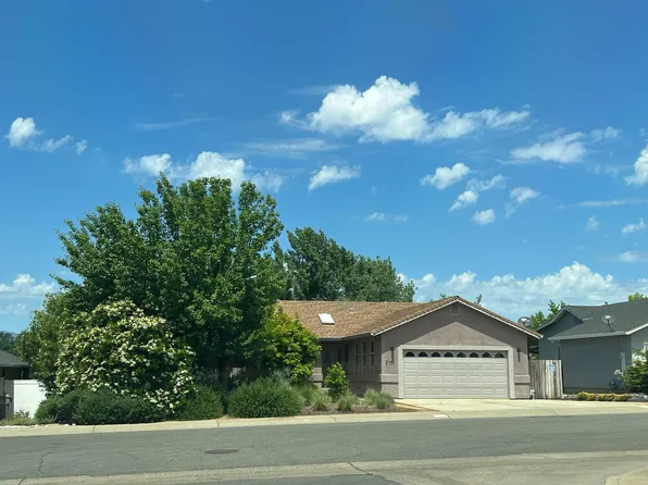2100 Hacienda St, Redding, CA 96003