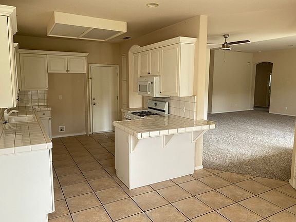 Kitchen & dinning area