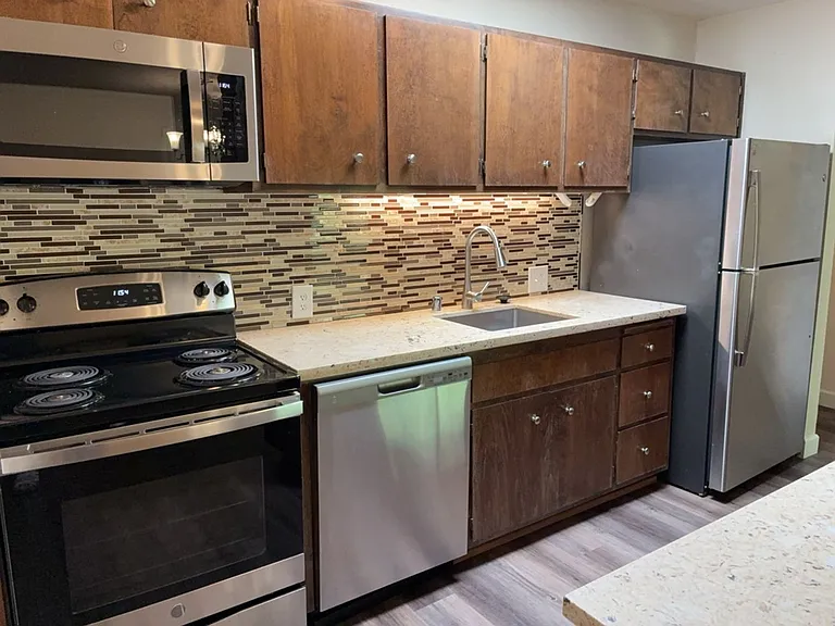 611 Isla Pl — Photo 3