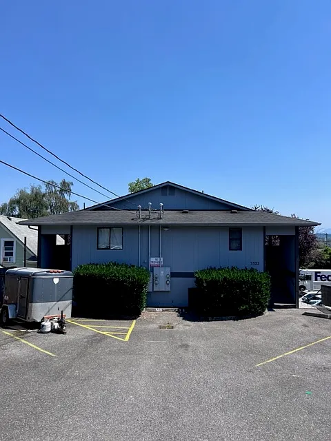 parking - 3322 Lombard Ave #2