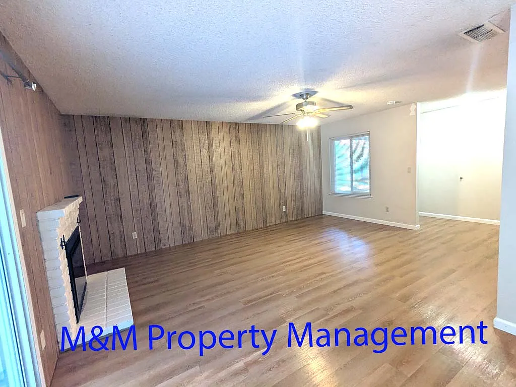 3 bed, 1230 sqft, $2,450 — Photo 3