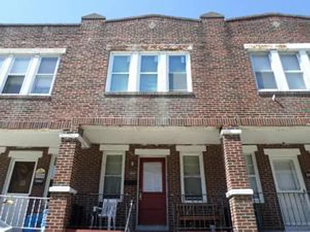 2092 Carver St photo 1