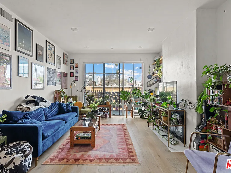 1522 S Saltair Ave #106 — Photo 1
