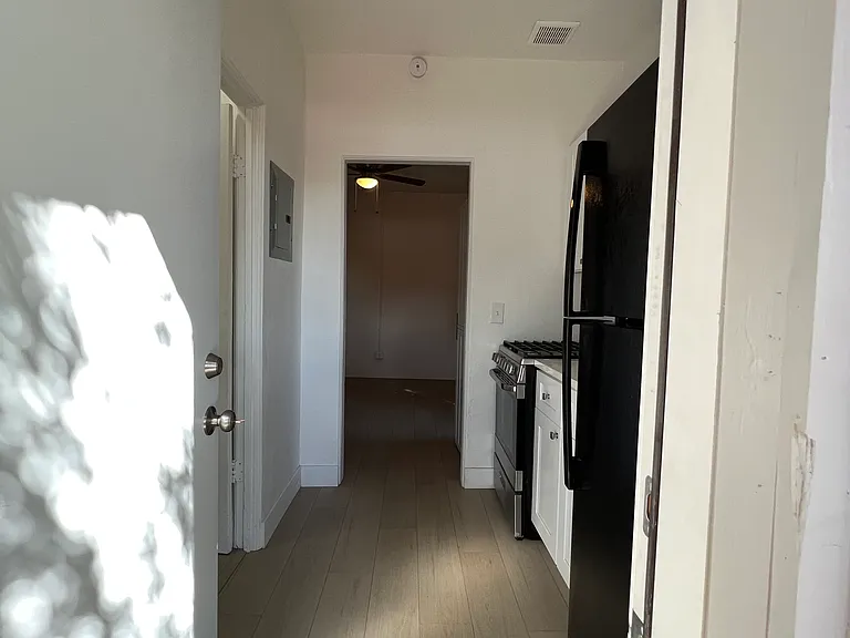430 E 6th St #1 — Photo 3