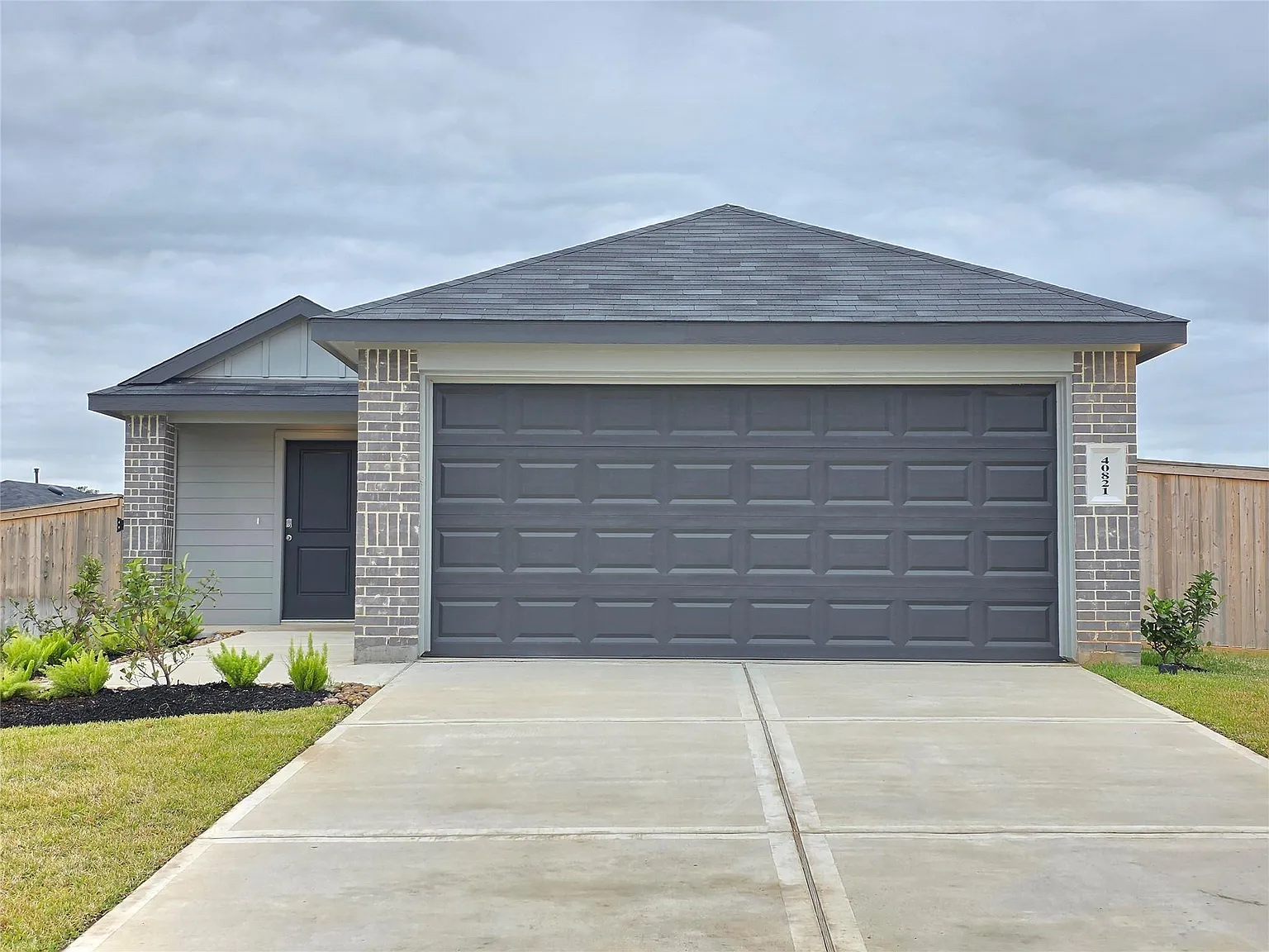 4 bed, 2.0 bath, 1573 sqft, $1,950 — Photo 2