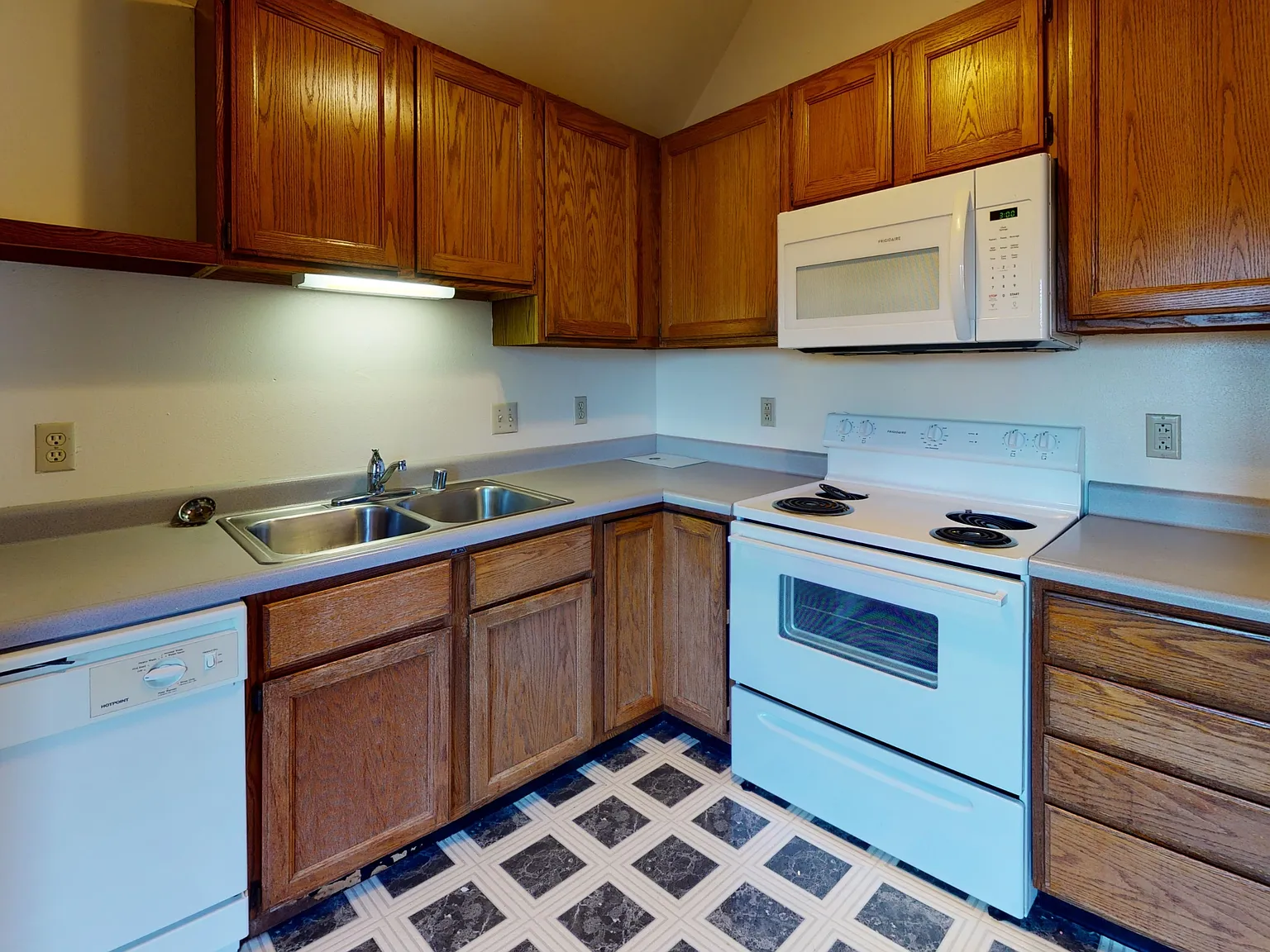 7 East Gilman Street - 4 — Photo 1