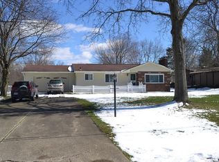 3301 Rowena Rd, Barberton, OH 44203