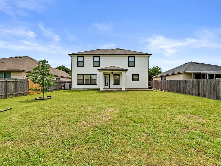 214 Briarwood Dr — Photo 32