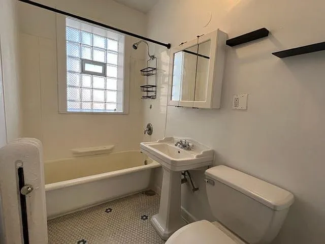 5933 N Paulina St #2E — Photo 8
