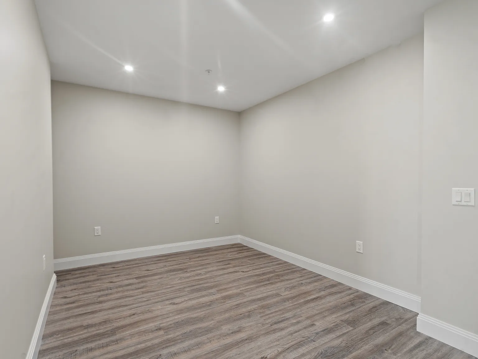 1 bed, $2,400 — Photo 4