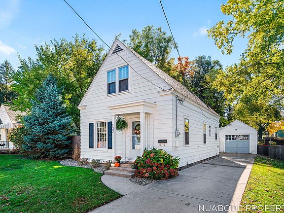 4th image of 132 Graceland St NE