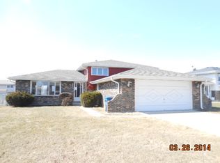 8052 S Octavia Ave, Bridgeview, IL 60455