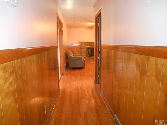 3rd image of 2304 Maywood St