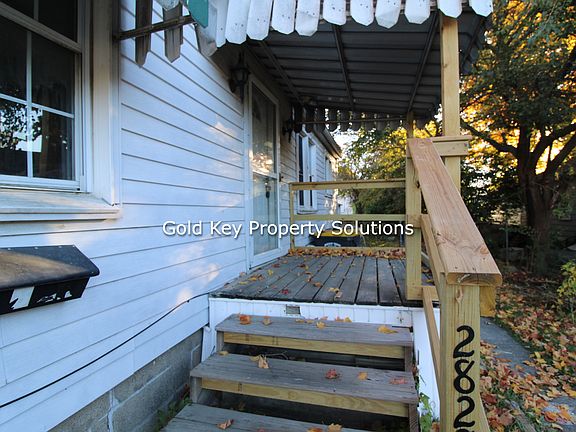 3rd image of 2828 Lincoln St