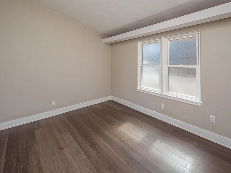 4640 5th Ave — Photo 24