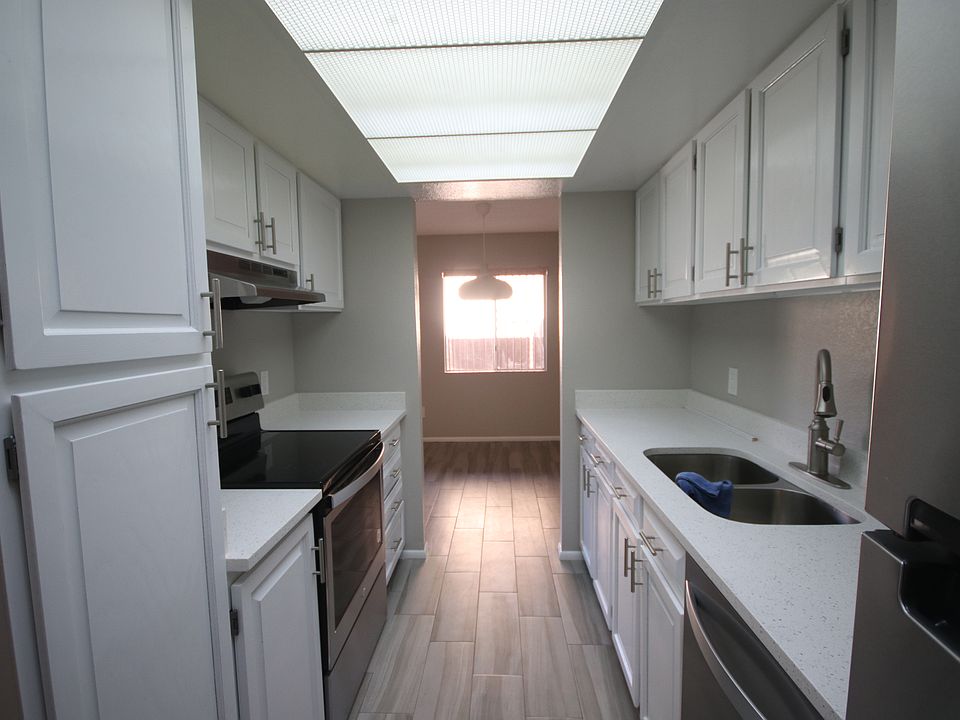 5 View from Kitchen to Dining