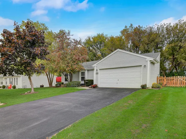 4544 Vista Dr, Island Lake, IL 60042