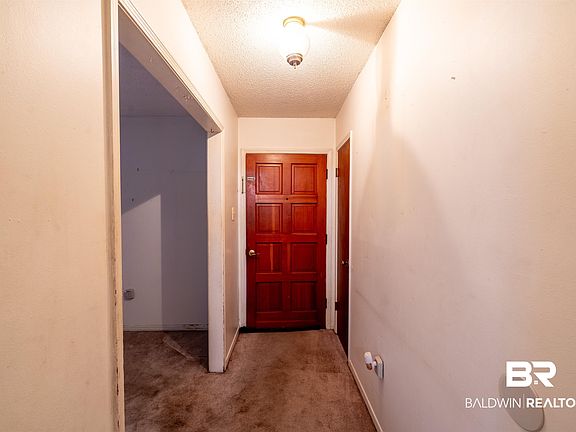 4th image of 1654 Rochelle St