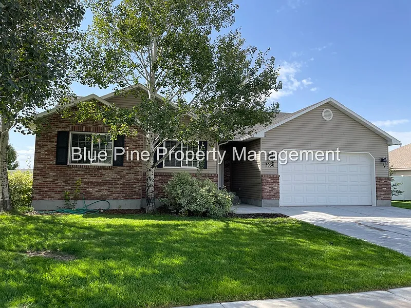 6 bed, 3.0 bath, 2703 sqft, $2,150 — Photo 2