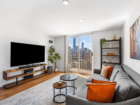 3rd image of 1212 N La Salle St #2709