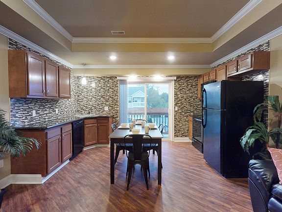 3rd image of 2209 Sweet Home Rd #68