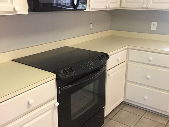 5th image of 205 Pinehills Dr