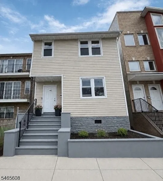 4 bed, 2.0 bath, $2,600 — Photo 1
