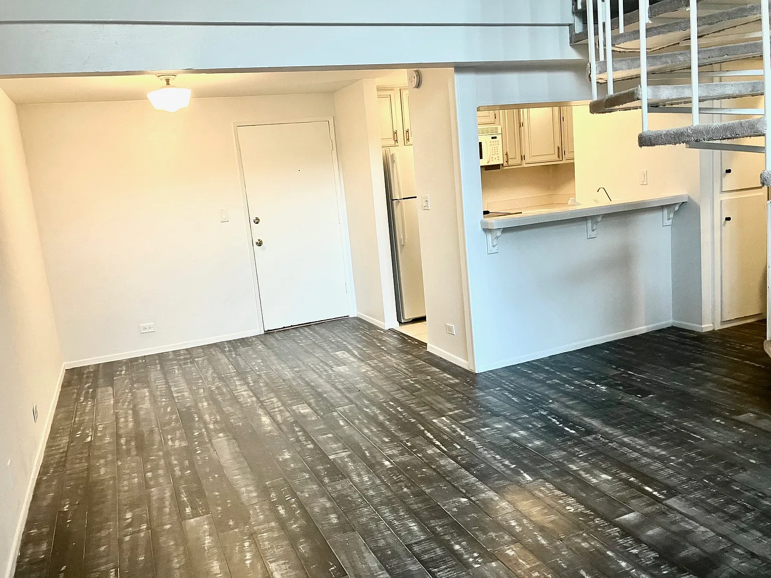 2 bed, 829 sqft, $3,500 — Photo 1