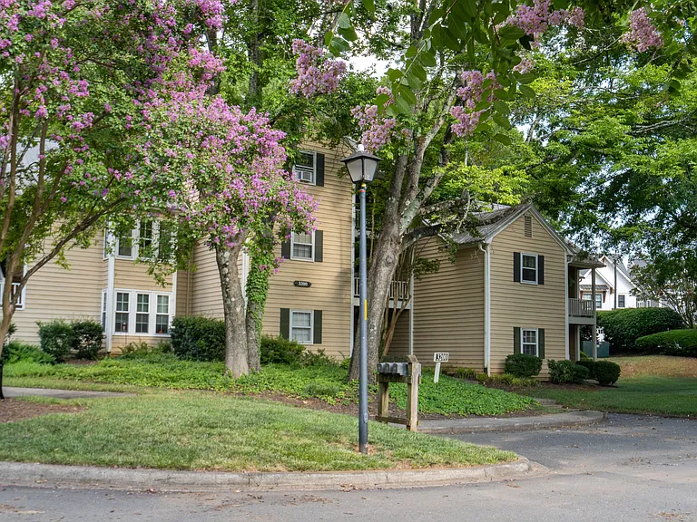 3200 Selwyn Farms Ln #1 — Photo 1