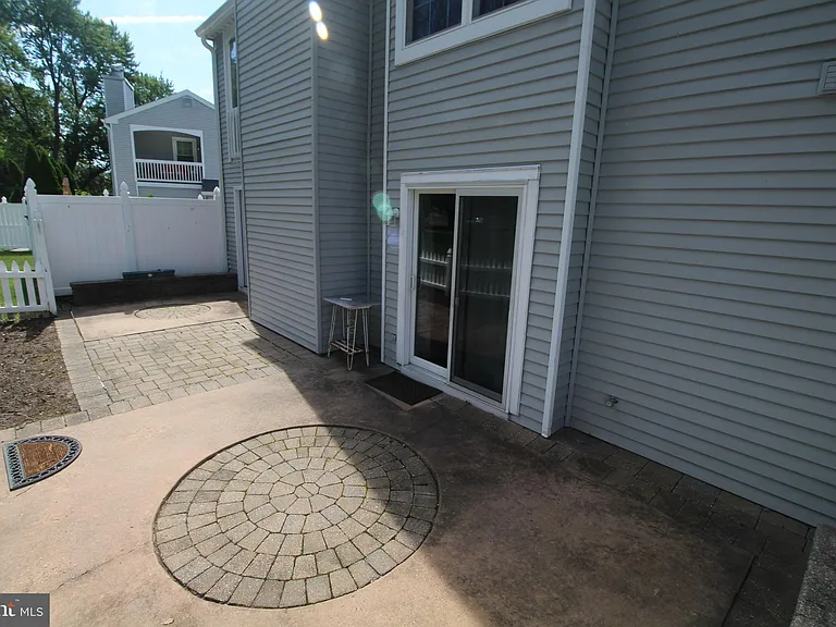 681A Rose Hollow Dr — Photo 28