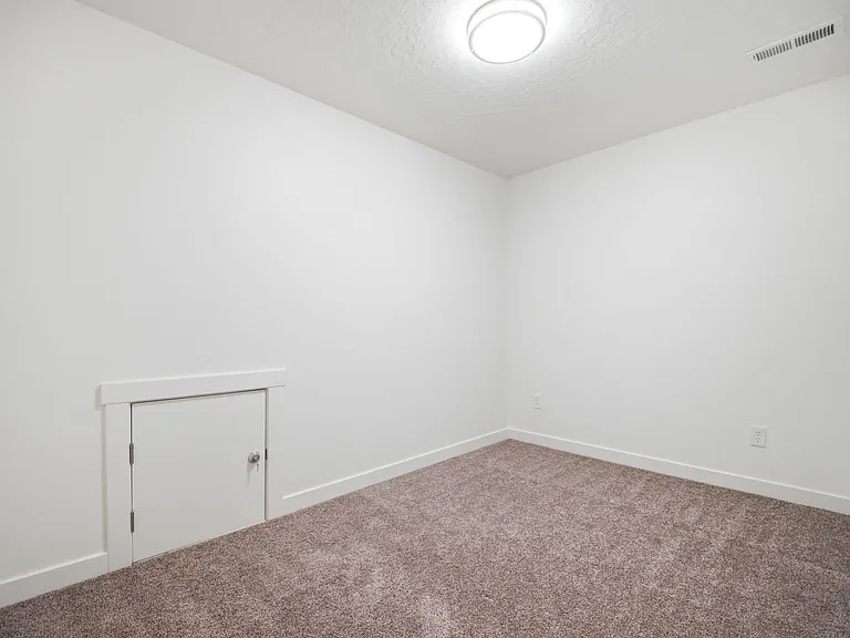 394 W Parkway Dr — Photo 24