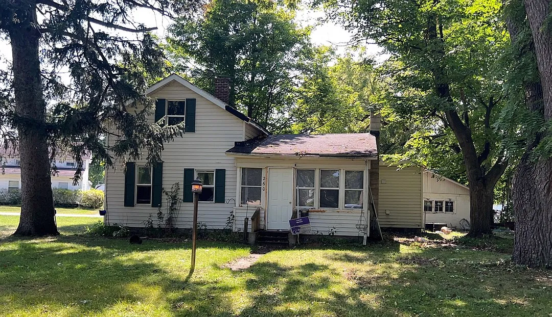 260 Florence Rd photo 1