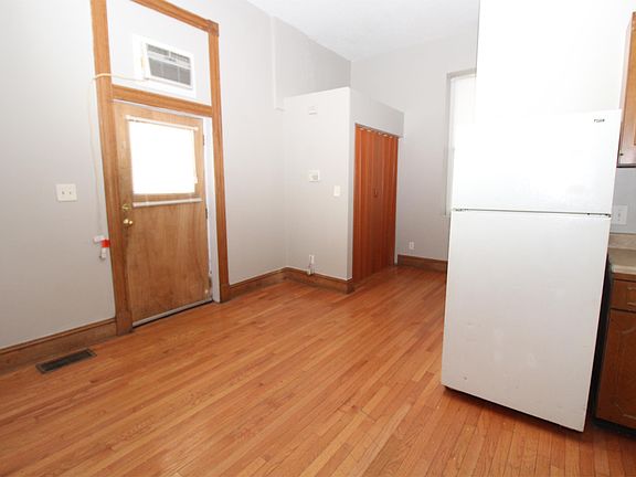 5th image of 2700 Chippewa St APT 1E