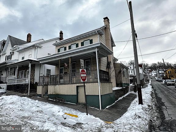 3rd image of 102 E Arch St