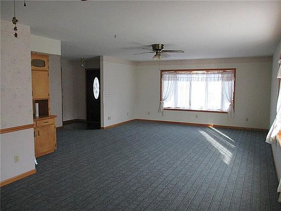 3rd image of 1801 Lamar Ln