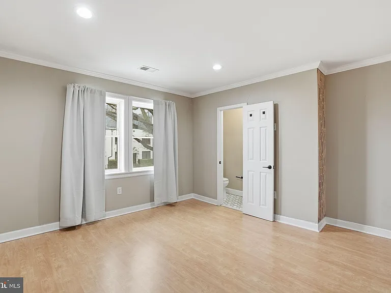 1710 W Virginia Ave NE #202 — Photo 11