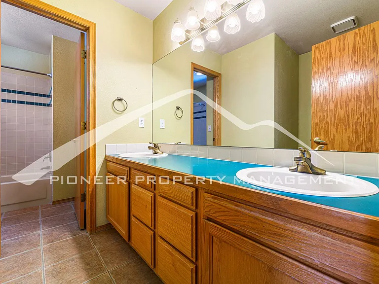 2924 Troxell Ave — Photo 17