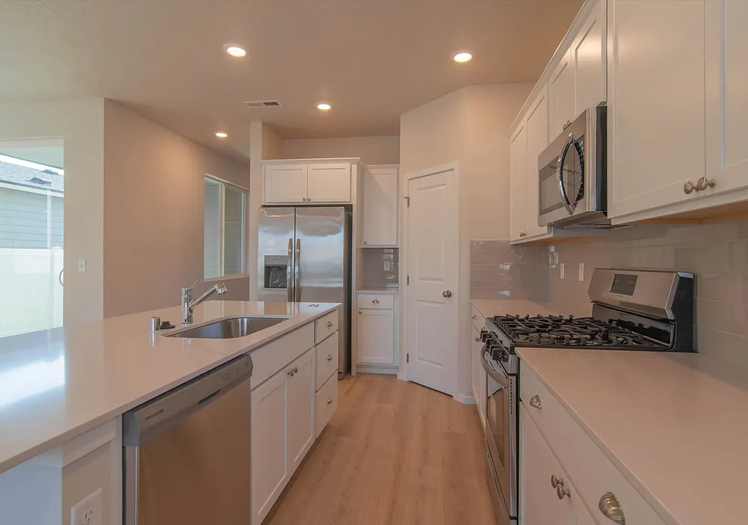 Liberty Lake 4 Bed 2.5 Bath home just 4 years old in an amazing neighborhood — Photo 2