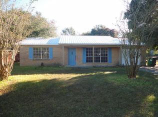 2702 Pleasant St, Pascagoula, MS 39581